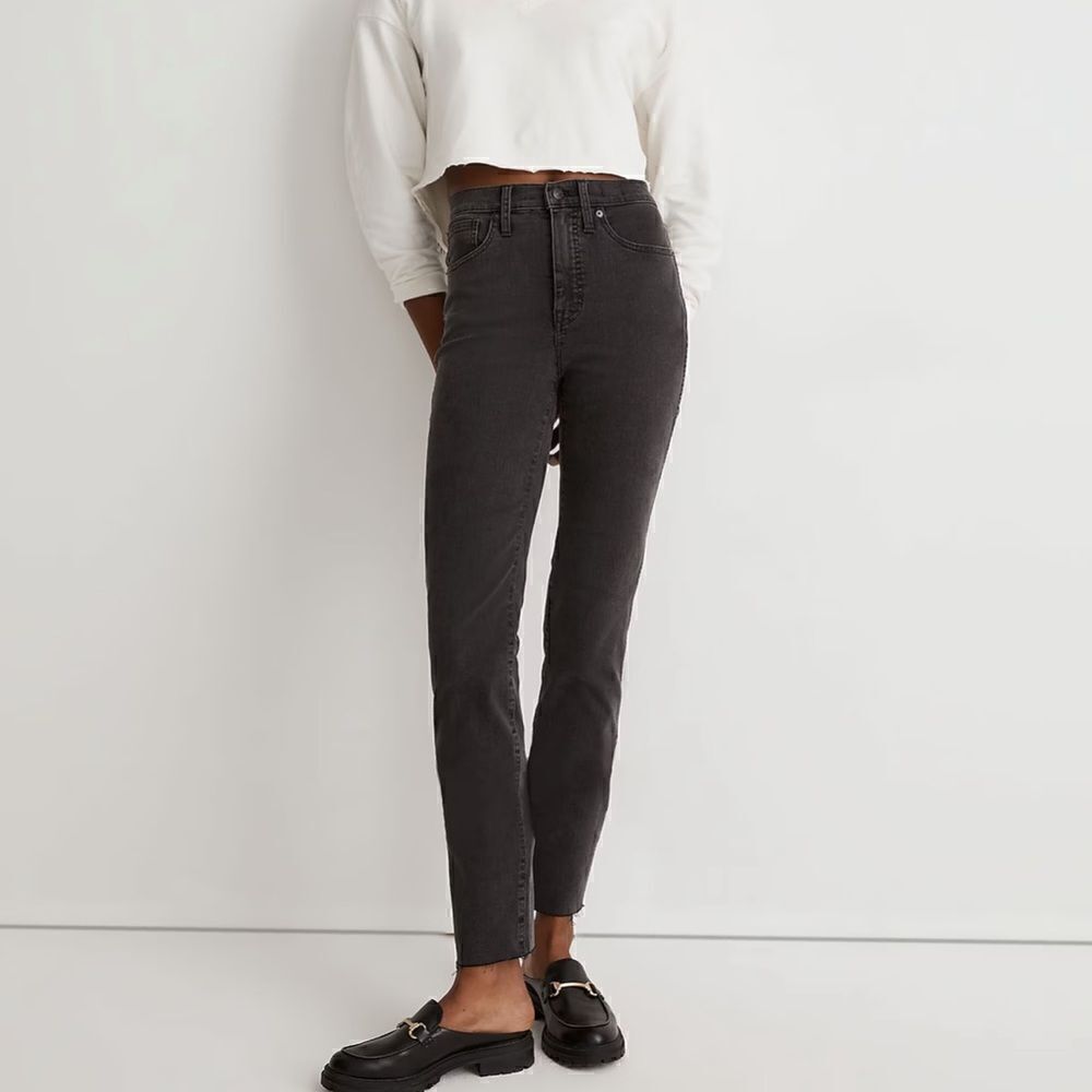 Madewell Stovepipe Jeans in Banberry Wash: Raw Hem Edition Size 23